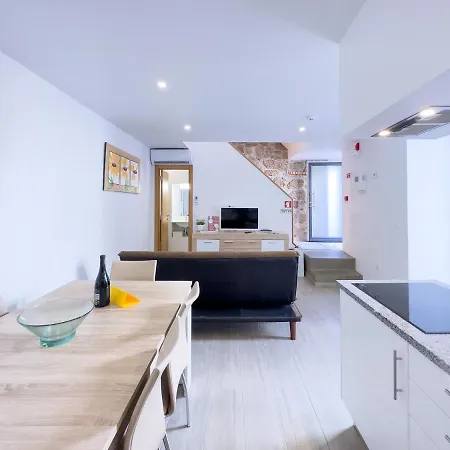 Casa Flores * אוליביירה דו הוספיטל